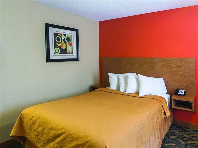 Days Inn & Suites By Wyndham Arlington Near Six Flags 외부 사진